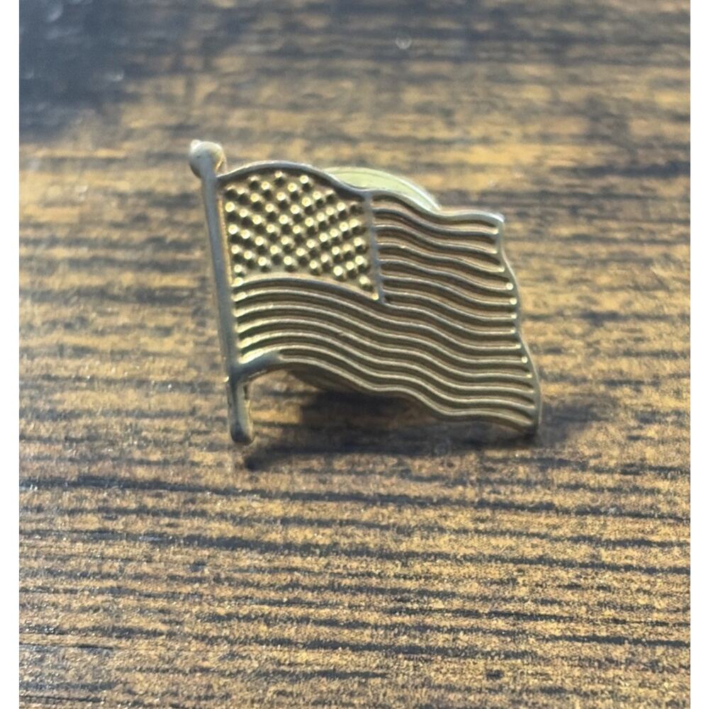 Gold Colored American Flag United Stats Stars Button Badge Pinback Pin